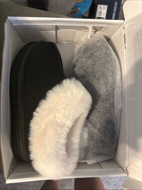 Women's Black Faux Fur-Lined Slip-On Slippers